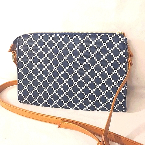 ❤️Like New! Kenneth Cole Reaction Crossbody Bag - Picture 5 of 14